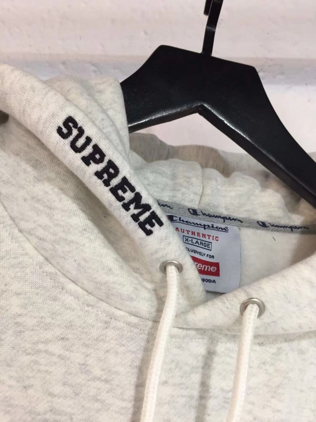 Supreme Champion Hooded Sweatshirt - White – vnderwick